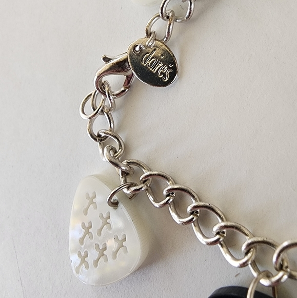 🎸 Claire's Cross Guitar Picks Charm Bracelet - Picture 4 of 5